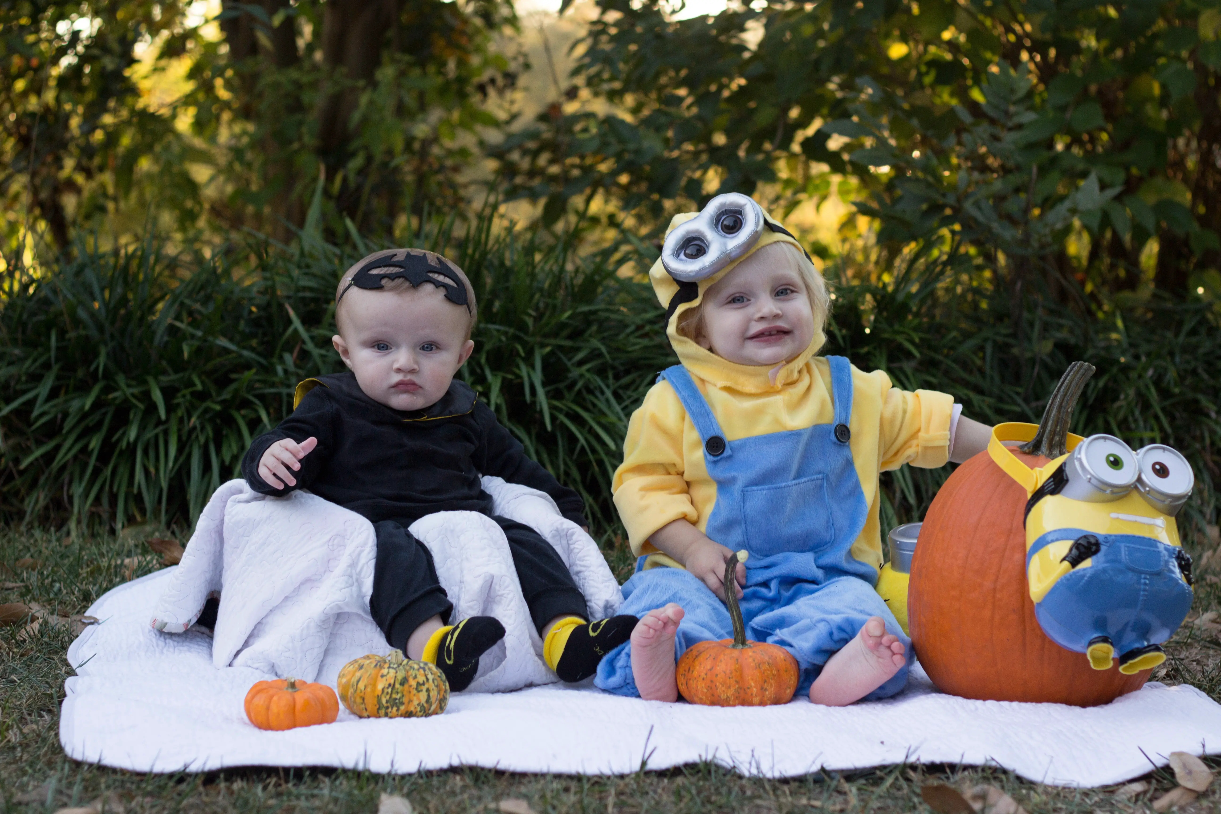 Young kids dressed up in halloween costumes - tips to stay safe with food allergies on Halloween