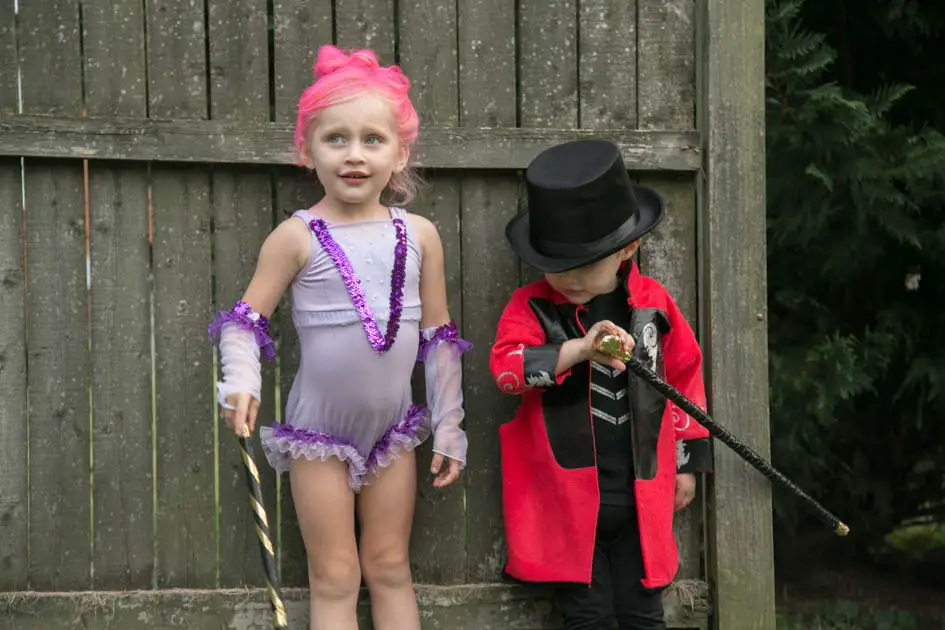 Kids in Greatest showman halloween costumes